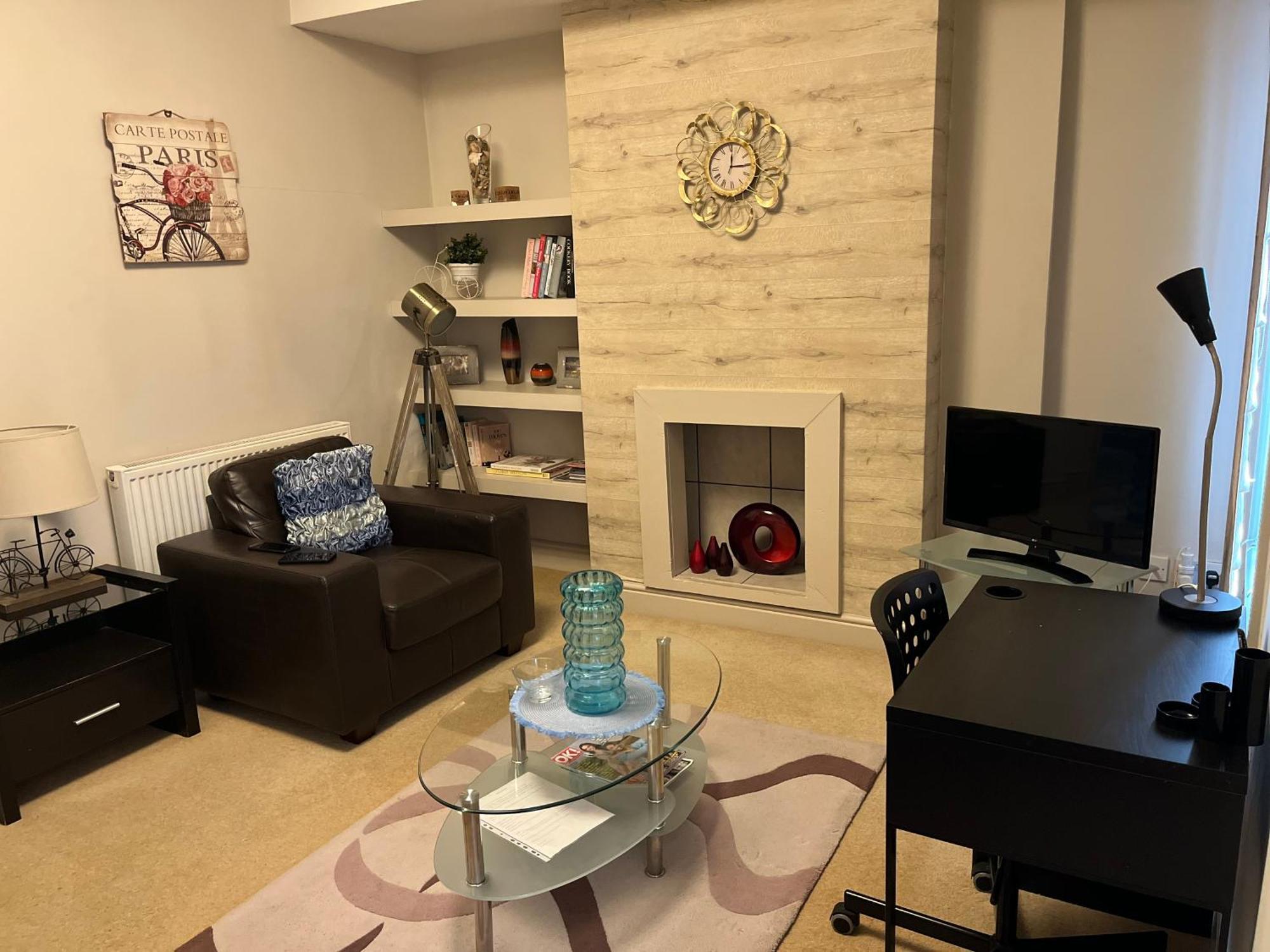 Apartment In The Heart Of Cheltenham/ Parking ภายนอก รูปภาพ